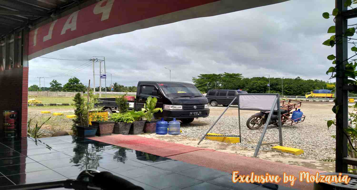 pintu masuk rest area tol palindra