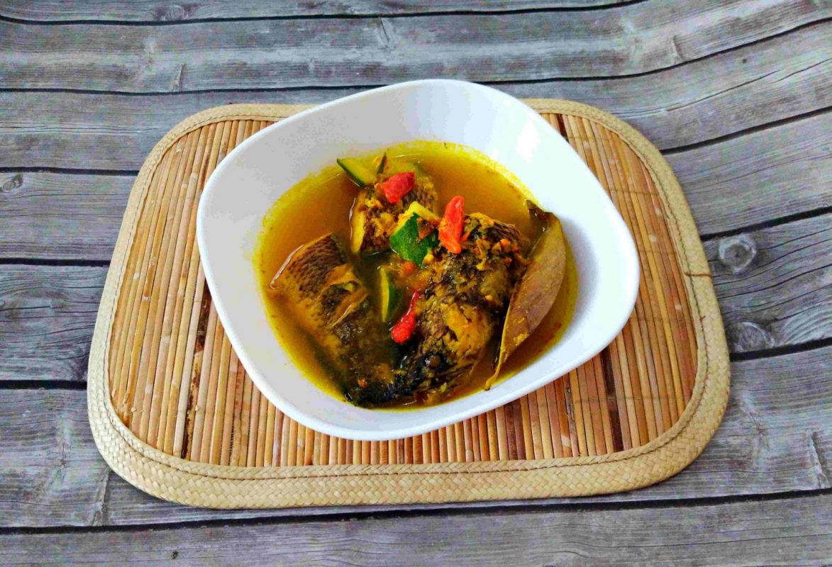 SOP GANGAN IKAN GABUS KUAH KUNING