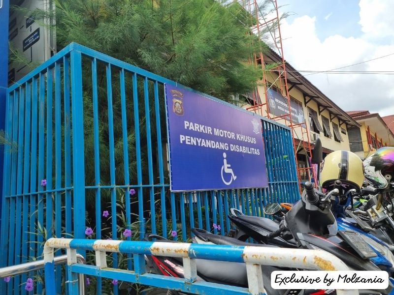 parkir motor khusus penyandang disabilitas