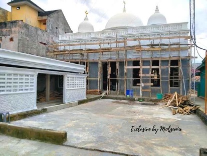 tampak bagian belakang masjid