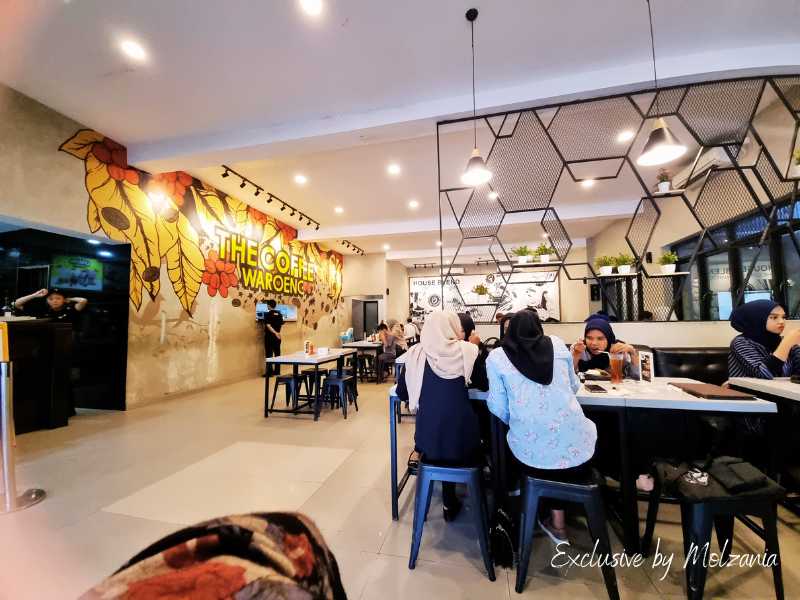 suasana restoran warung steak palembang