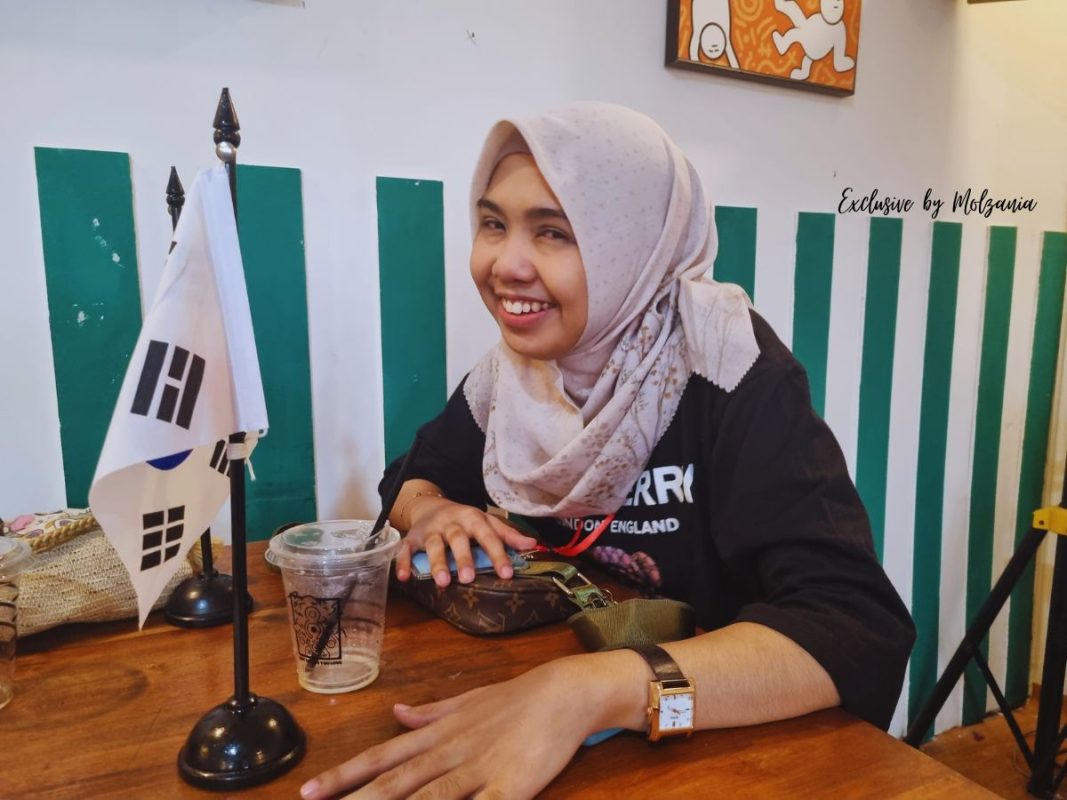 mbak mira polyglot palembang