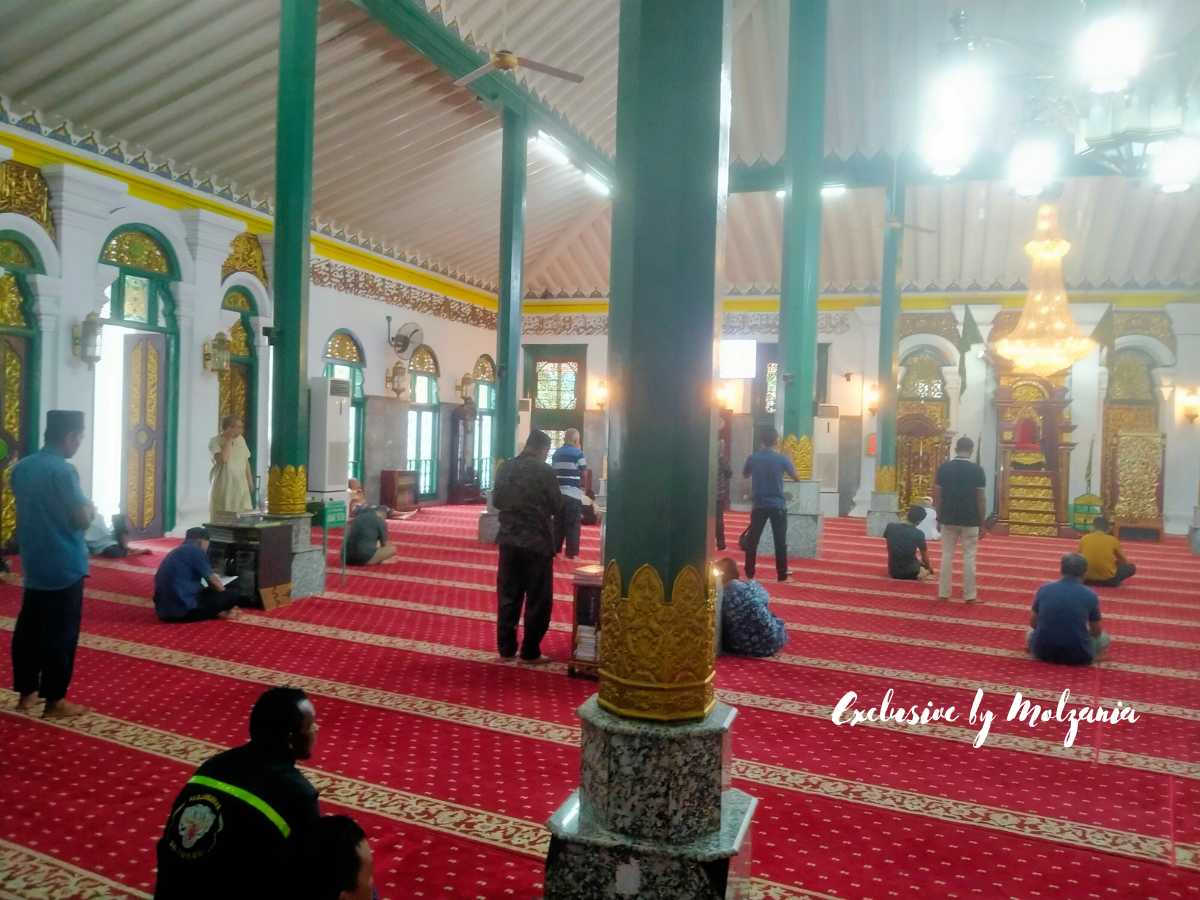 area salat masjid agung palembang