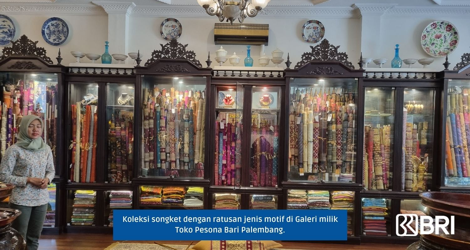 koleksi songket milik toko pesona bari palembang