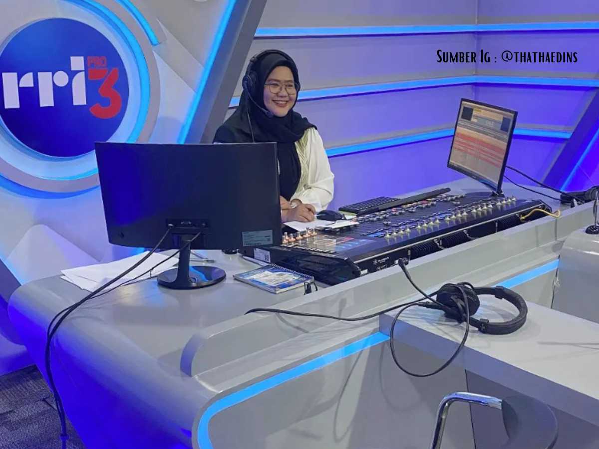 mbak tata, penyiar radio rri palembang