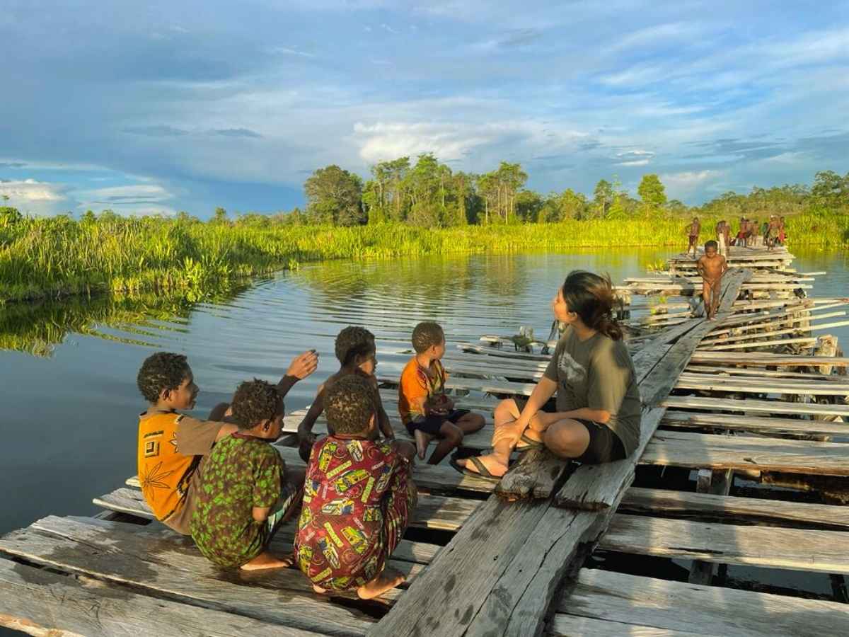 anak-anak papua belajar di alam