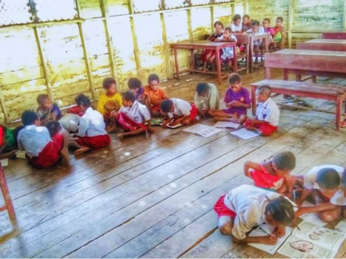 anak-anak papua semangat belajar