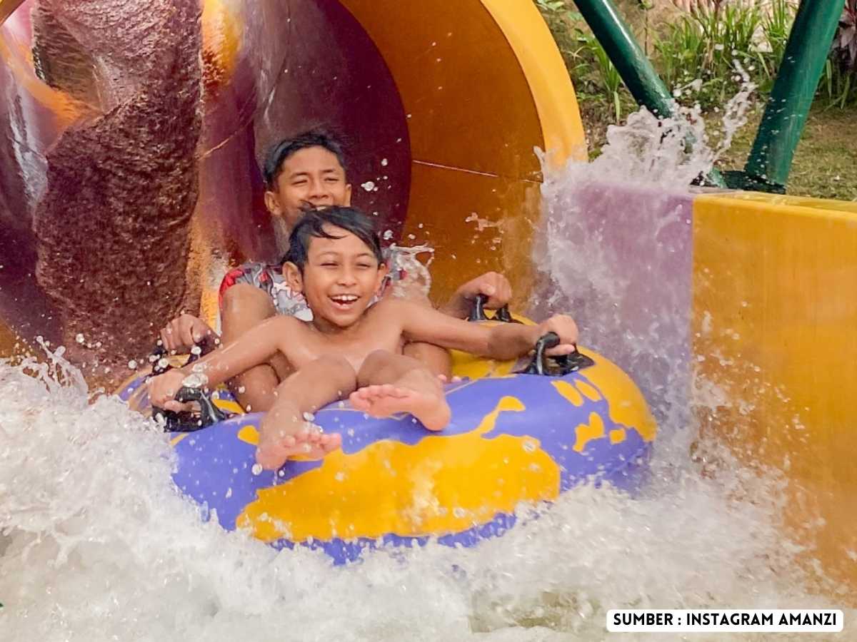 keseruan di amanzi waterpark palembang